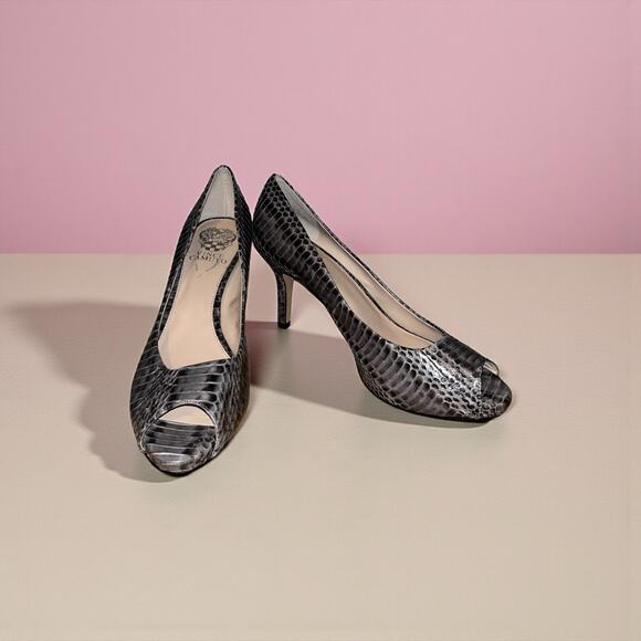 Vince Camuto Kiley Snake Print Peep Toe Heels Gray Black Size 9M 3.5” NWOB - Picture 1 of 13